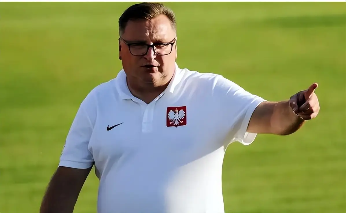 国足选帅成“瘸子里选将军”：波兰穆里尼奥米赫涅维奇将接棒