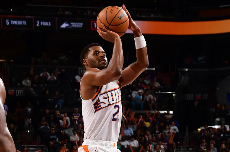 巴特勒35分准三双！湖人季前赛1胜3负，太阳3胜1负火力全开