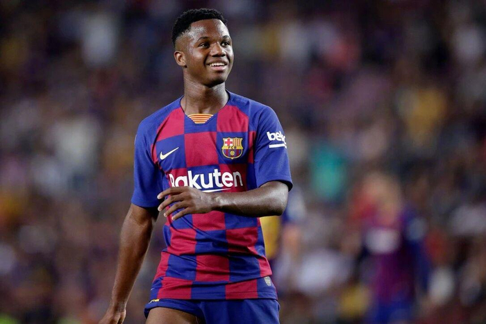 18岁天才亚马尔：天赋惊艳却防守为零，巴萨未来梦魇？