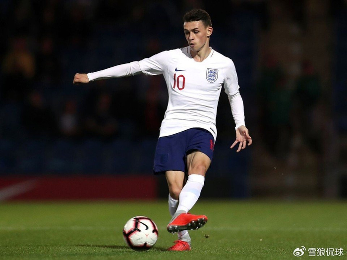 英格兰5-0完胜拉脱维亚，福登却悬了：黄金时代的边锋位置竟成猎场？