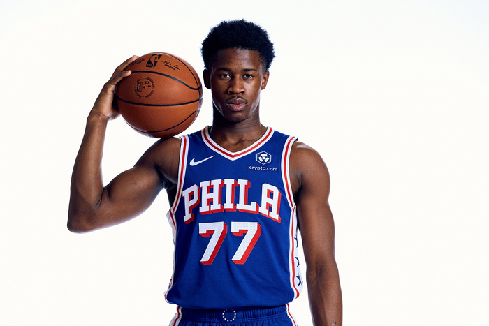 麦凯恩直言不讳：探花埃奇库姆运动能力爆炸，76人未来可期