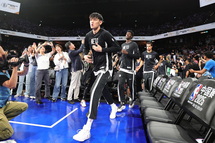 篮网裁曾凡博！10分钟0投篮，上场戏码成笑话