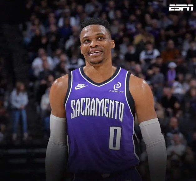 威少职业生涯第18季尴尬转身：MVP昔日王者如今竟沦落国王队