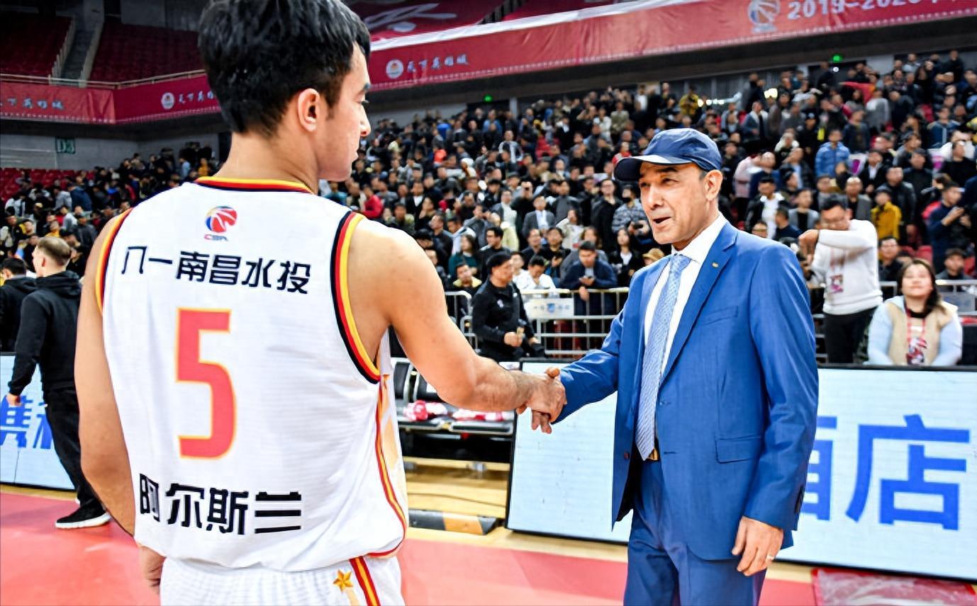 29岁爆发成队魂，阿尔斯兰却甩掉顶薪合同直接退役！