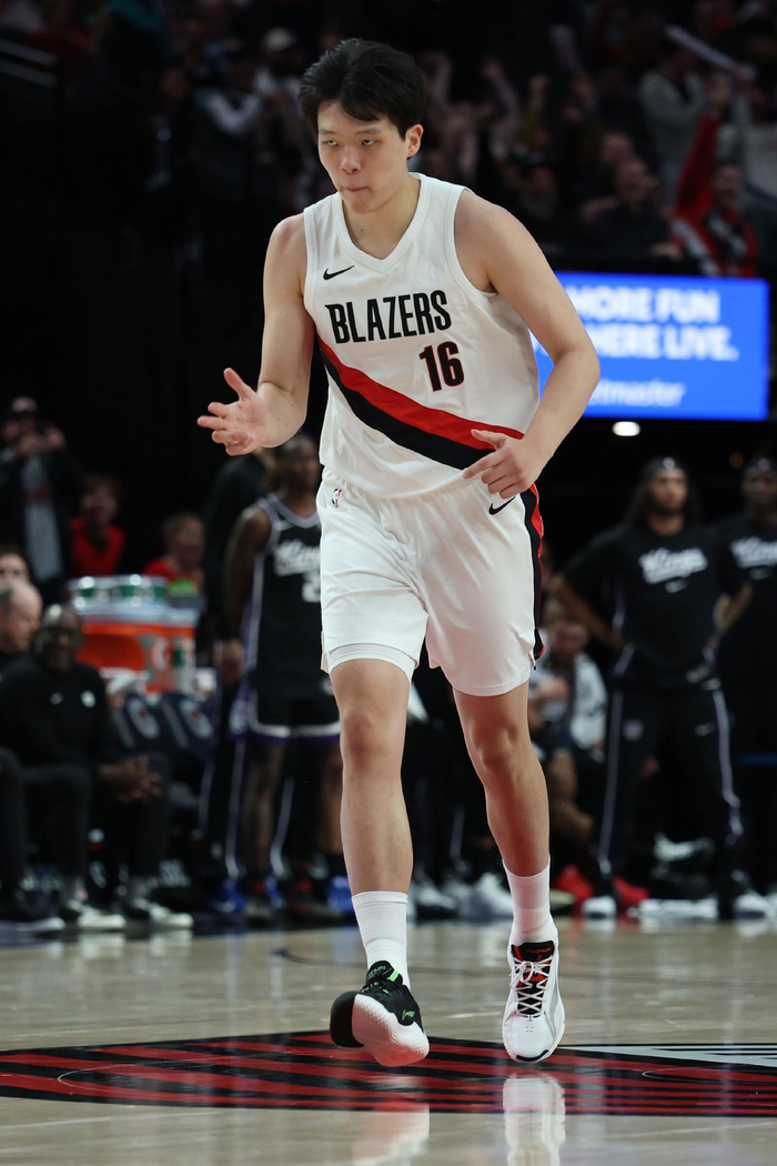 杨瀚森点名约基奇和申京：这新秀胆儿够肥？