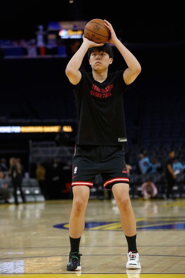 19.7分钟9.7分！杨瀚森季前赛表现稳健，中国德比期待爆发