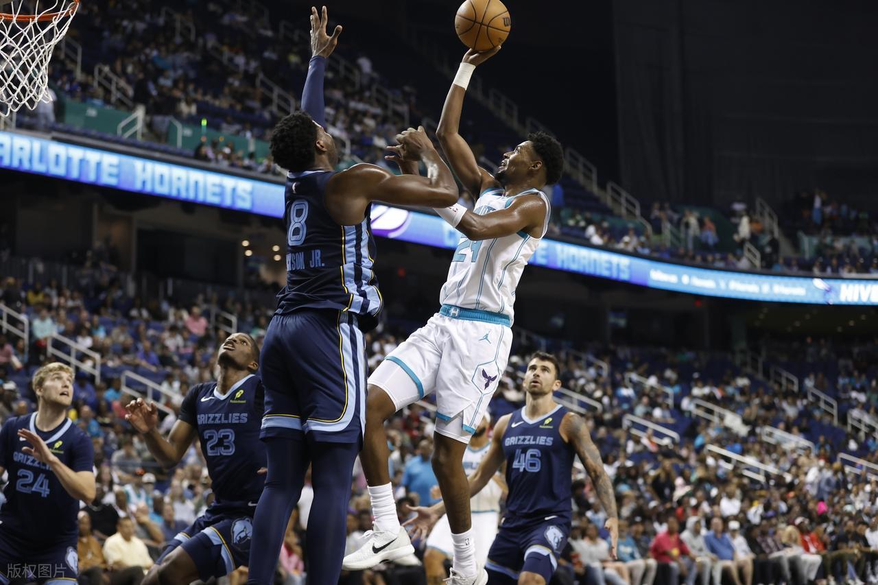 保罗替补18分钟送10助攻，快船老将爆发成最佳球员！