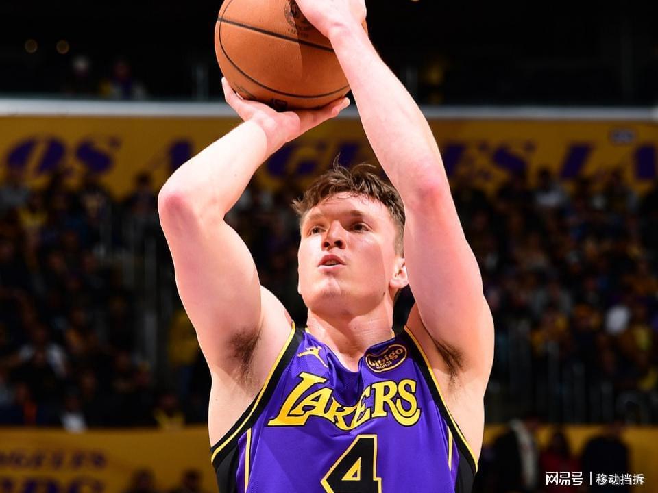 NBA｜独行侠121-94碾压湖人，湖人新秀克内克特三分荒成枷锁