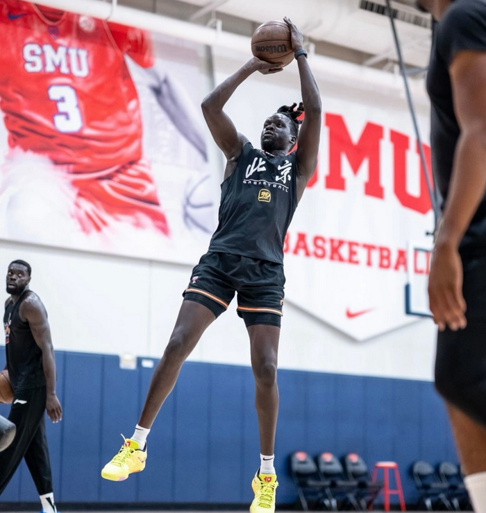 CBA｜曾凡博被篮网裁掉，北京男篮或要再签1名外援，现实很骨感