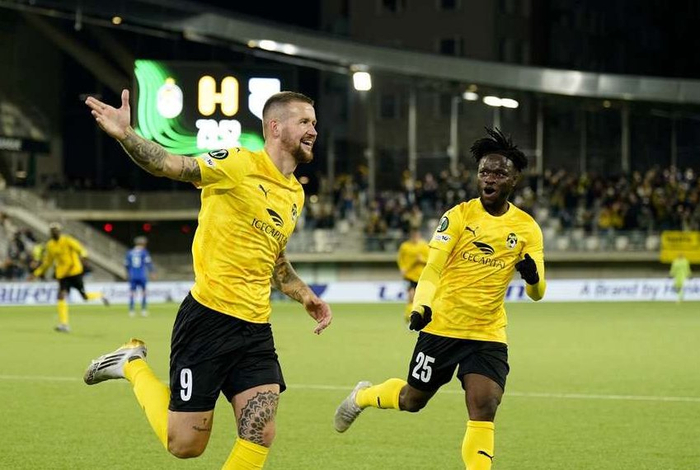 芬超冠军组火药味十足！坦山猫主场不败对决库普斯，冠军归属悬念爆表