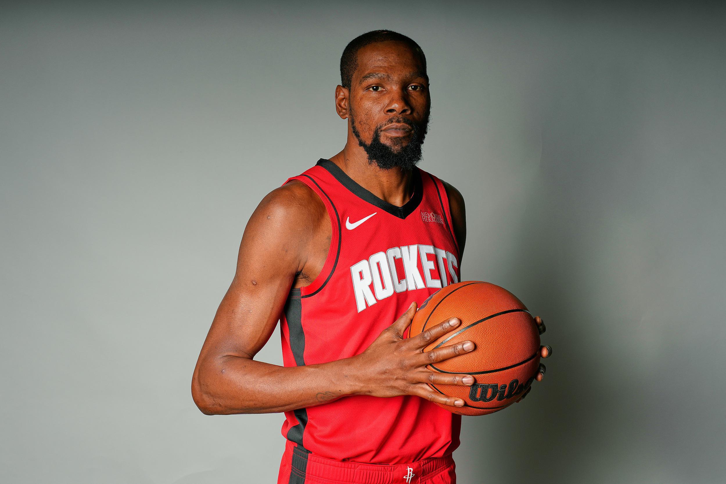 NBA｜杜兰特狠怼巴克利：我不只是‘巴士司机’，我推过车还给油！