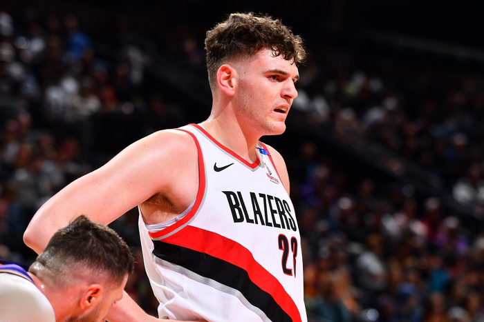 NBA季前赛｜开拓者111-118输给勇士，克林根15分11板霸气宣告自己主场地位