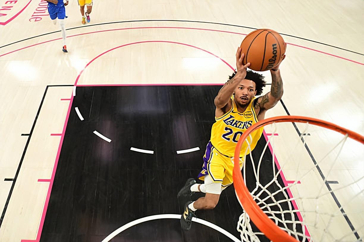 NBA季前赛｜独行侠121-94痛击湖人，年轻史密斯表现难堪大限