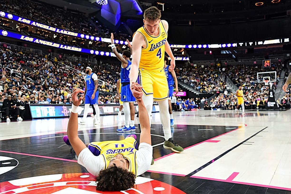 NBA｜湖人季前赛1胜4负惨况，克内克特末节低迷助独行侠121-94大胜