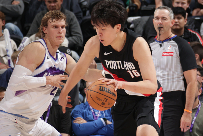 NBA｜15分钟6犯！杨瀚森季前赛4场场均5.3犯，篮板短板摆在眼前