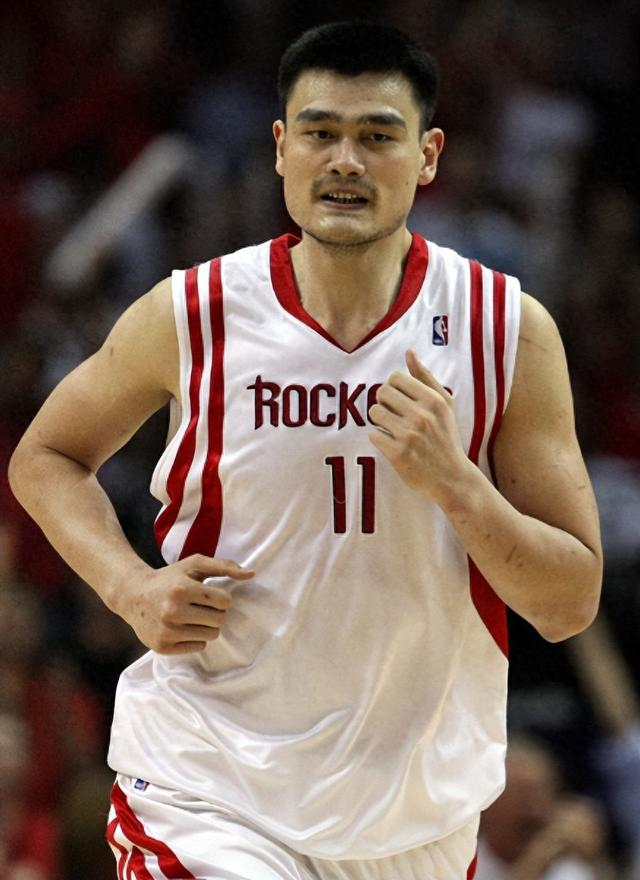 NBA｜姚明45岁领取退休金引热议，詹姆斯23个赛季养老金能到多少？