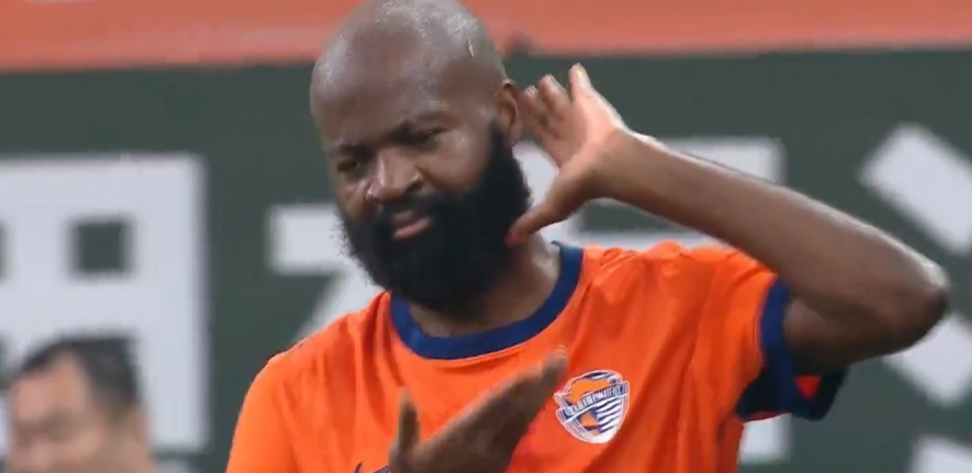 中超第27轮｜海牛1比1顽抗海港，15分钟的点球争议把比赛点燃