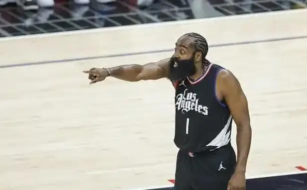 NBA｜快船半场领先20分，哈登2分笑场！新赛季冲冠味道足了