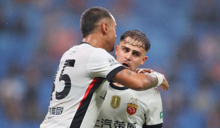 中超｜上海海港4-3逆转青岛海牛，莱昂纳多梅开二度点燃争冠希望