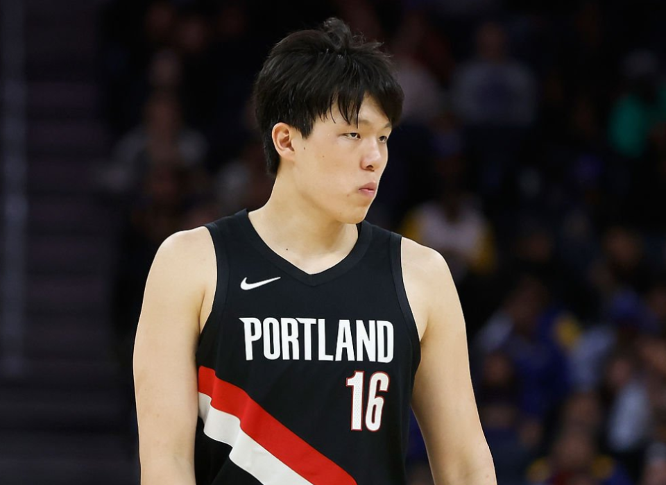 NBA｜杨瀚森季前赛4场场均8分，5.3犯规成隐忧，利拉德身边有戏吗？