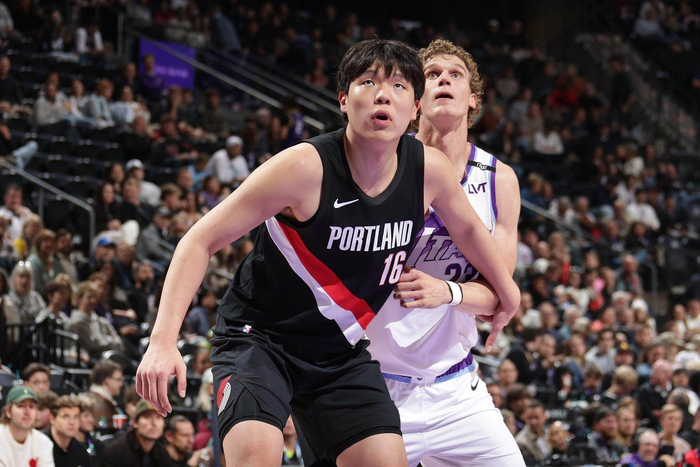 NBA｜季前赛15分钟6犯规零篮板，杨瀚森的16号剧本还能翻篇吗