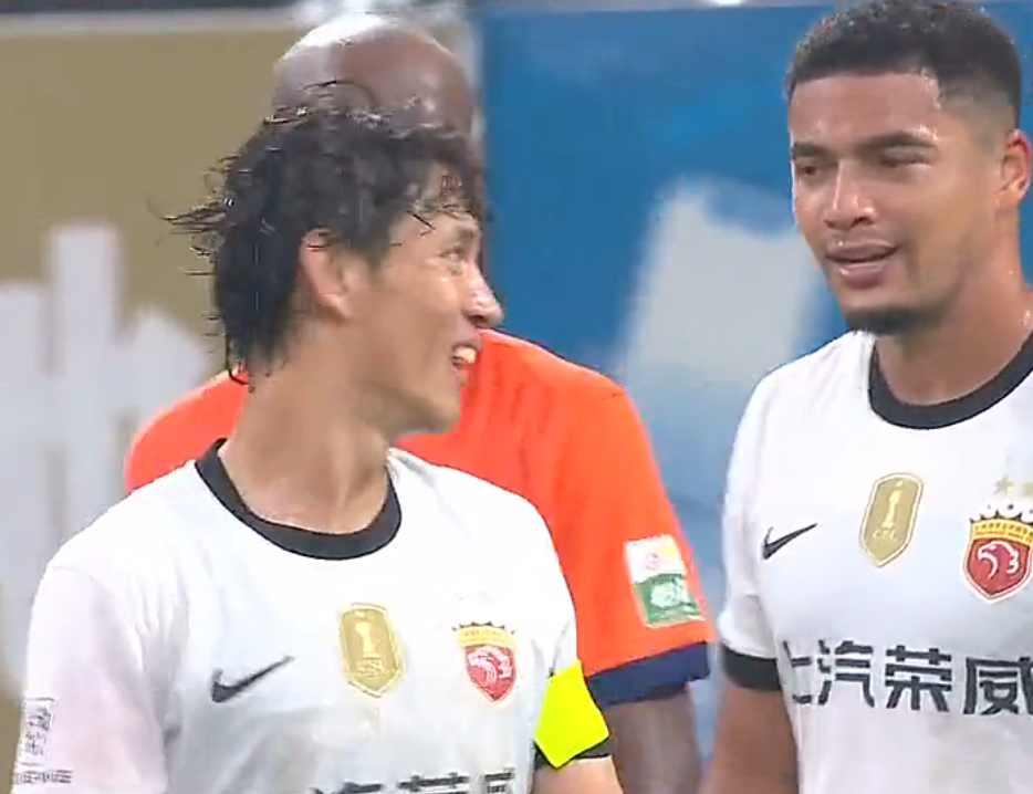 中超｜海港客场4-3惊险逆转青岛海牛，三连冠路只剩3轮悬念