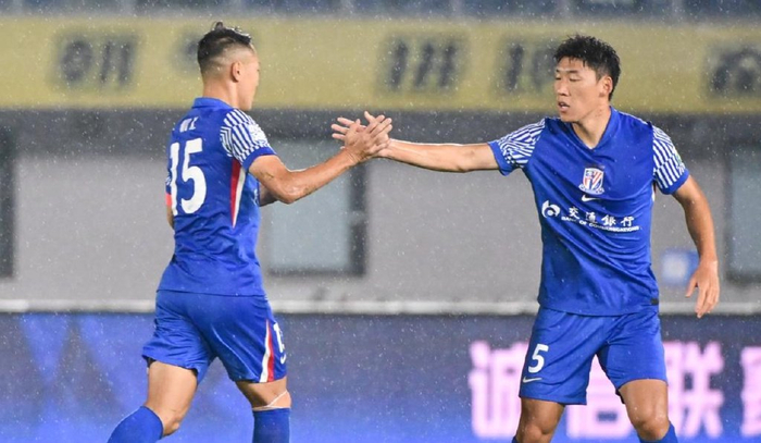 中超｜申花2-1逆转青岛市，38岁于汉超头球定乾坤