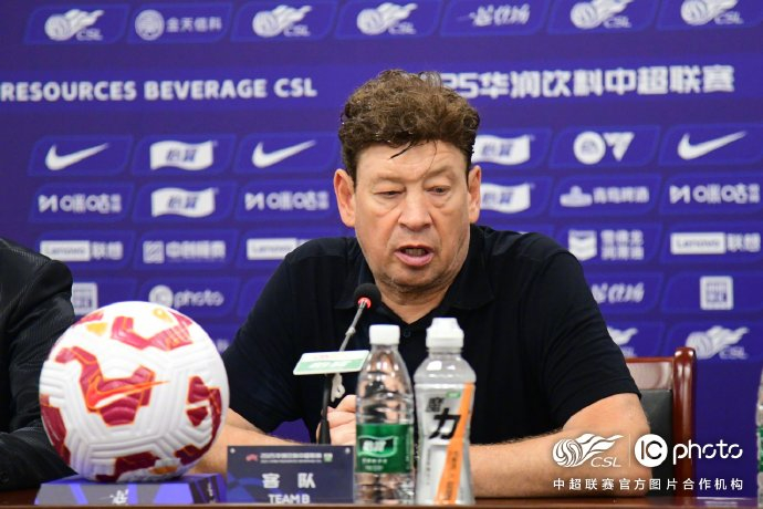 中超27轮｜青岛市主场交锋上海申花，斯卢茨基回应两人被罚下与于汉超首发