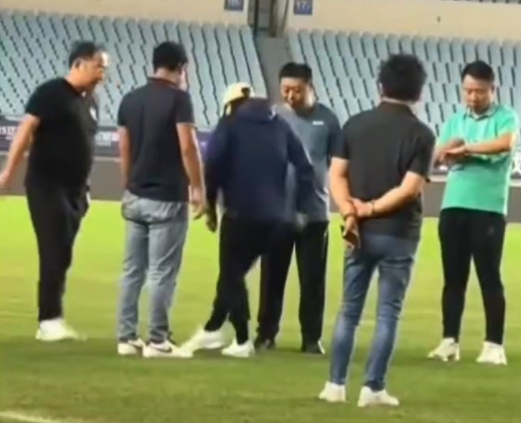 苏超｜18号半决赛风波：泰州怒闯奥体，2场就能摘冠的博弈