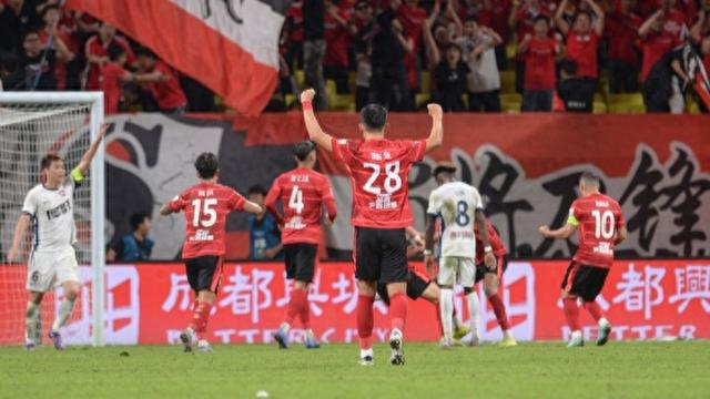 上海海港中超4比3险胜，三队连胜后留下3个警钟与隐患