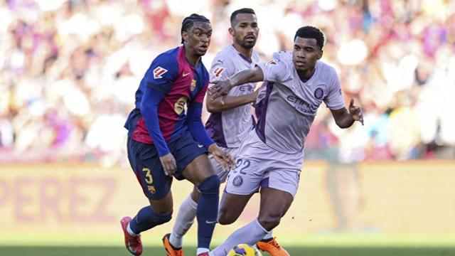 西甲巴萨阵中七伤！2连败压力下的3大真相与一线希望