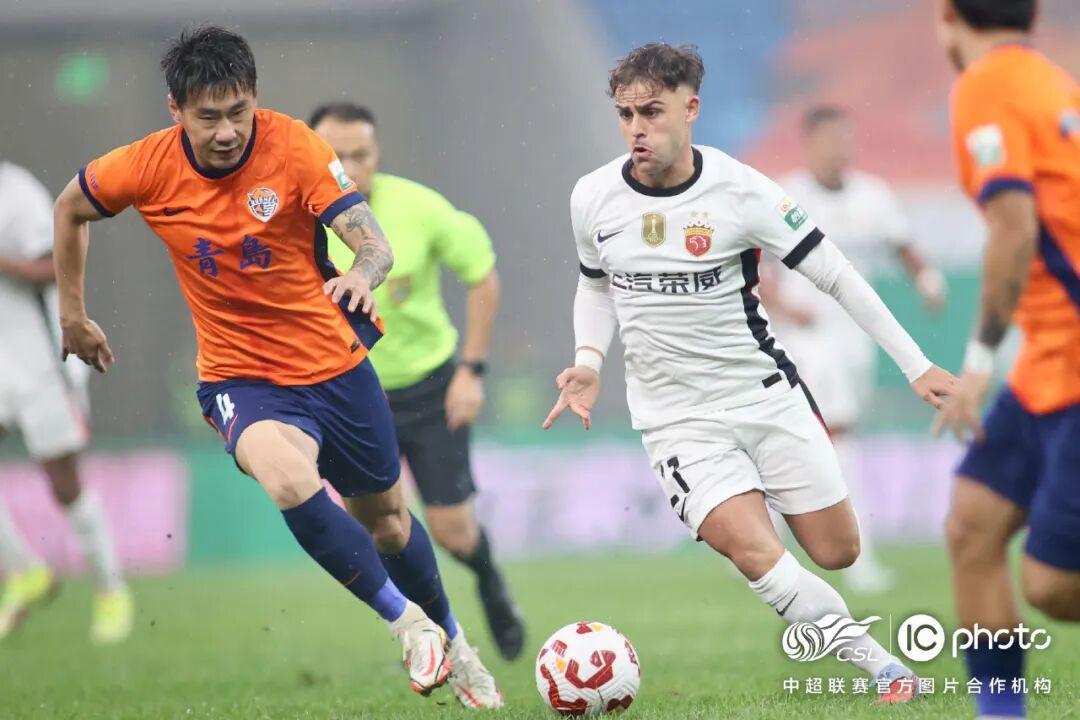 中超｜海港4-3险胜青岛海牛，后防连丢12场敲响警钟