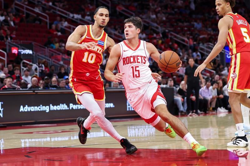 NBA火箭队4胜0负季前赛：替补爆发挤走卡位，马修斯恐被裁17人名单将定型