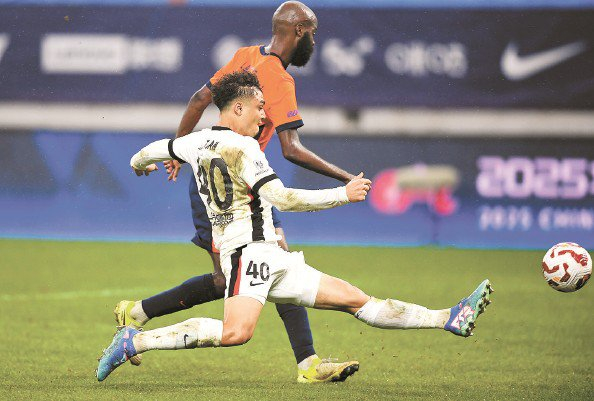 中超｜上海海港4-3险胜青岛海牛，12场丢球敲响警钟