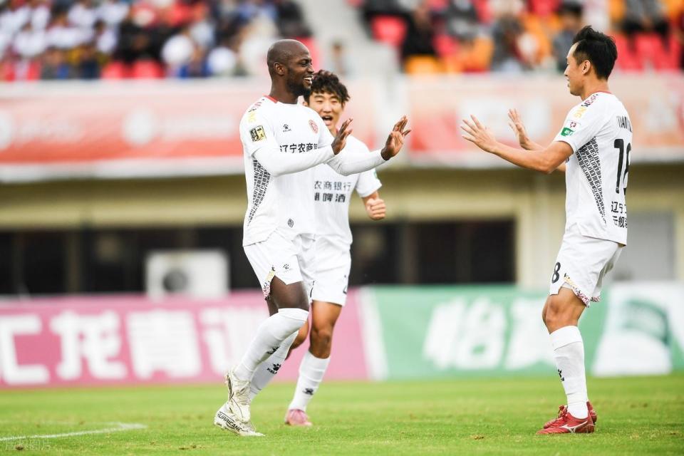 中甲联赛：辽宁铁人3-0横扫嘉定，姆本扎28球打破纪录