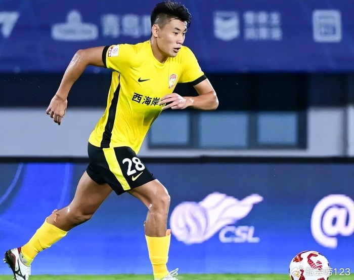 中超｜张呈栋红牌+孙捷一人扔出两张红，申花2-1拿下关键胜