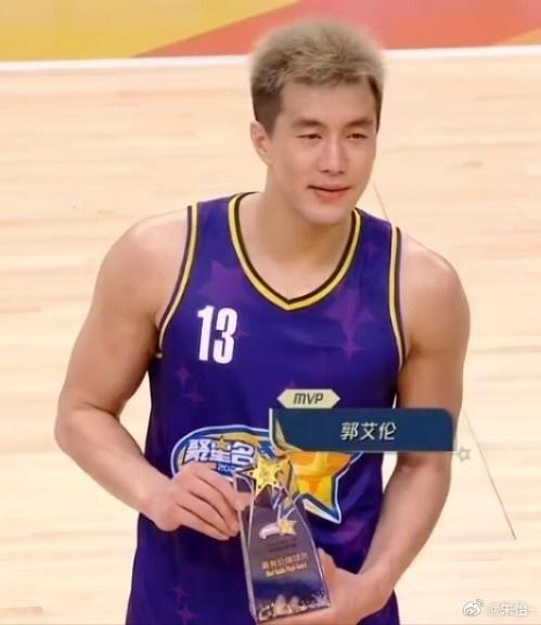 郭艾伦名人赛43分炸裂，NBA圈质疑广州队的尴尬与答案