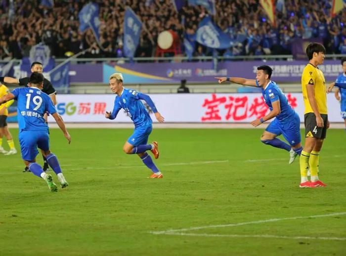 苏超｜泰州点球9轮险胜，1:1后成最大黑马（现场61565人）