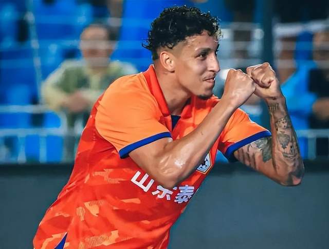 中超｜泰山2-2浙江，克雷桑1人造6球，8轮不败还能冲冠吗？