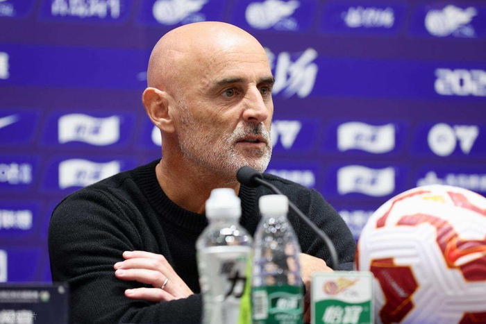 中超｜上海海港穆斯卡特带队剩3场后走，流浪者队付7位数，球迷炸了