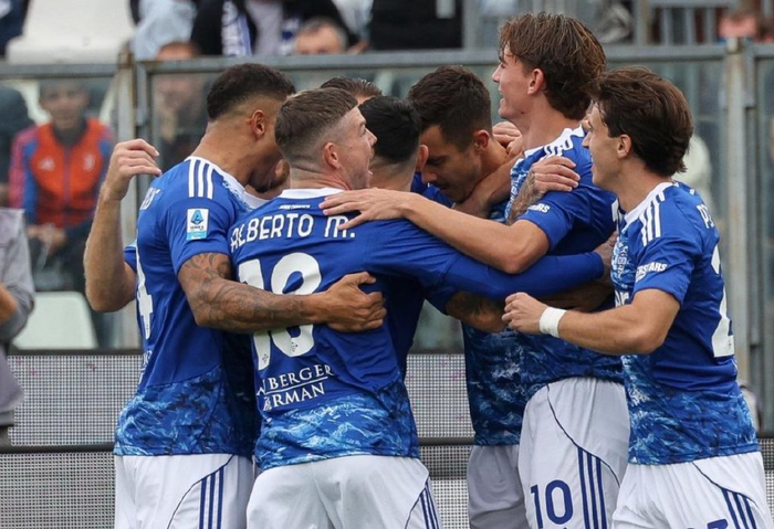 意甲｜科莫2-0击溃尤文73年尴尬，AC米兰16分登顶