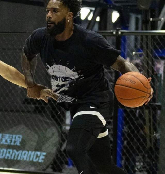 CBA｜鲍威尔18场16.6分归队，山东男篮人手短缺引争议