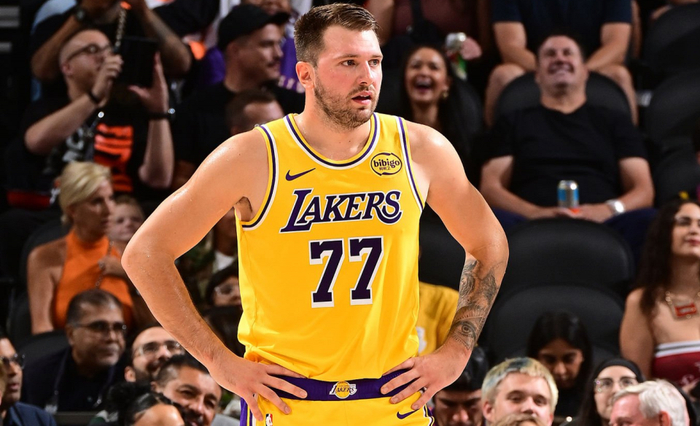 詹姆斯缺阵15场，NBA｜东契奇接棒，湖人变天已开始