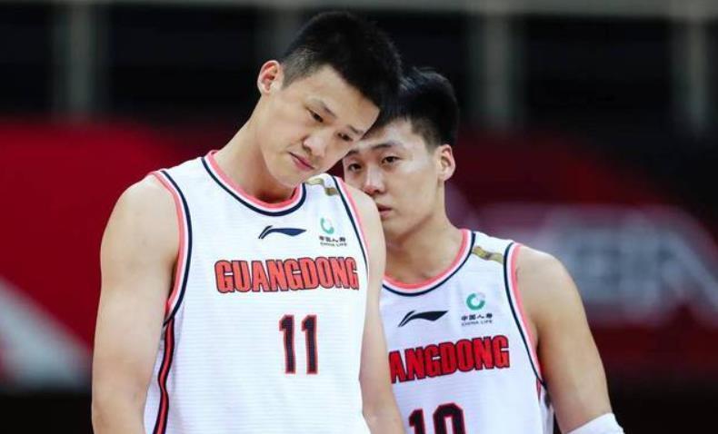 CBA｜广东队99-77痛击西班牙赫罗纳，周鹏为赵睿硬刚被驱逐1次