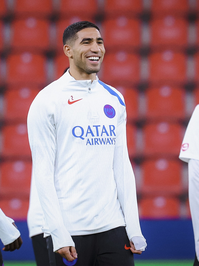 欧冠|巴黎圣日耳曼训练照曝光,23名球员争抢位置,主帅直言不留情