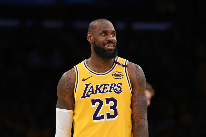 NBA 独行侠有戏？史密斯怒喷詹姆斯，揭舆论裂痕5点