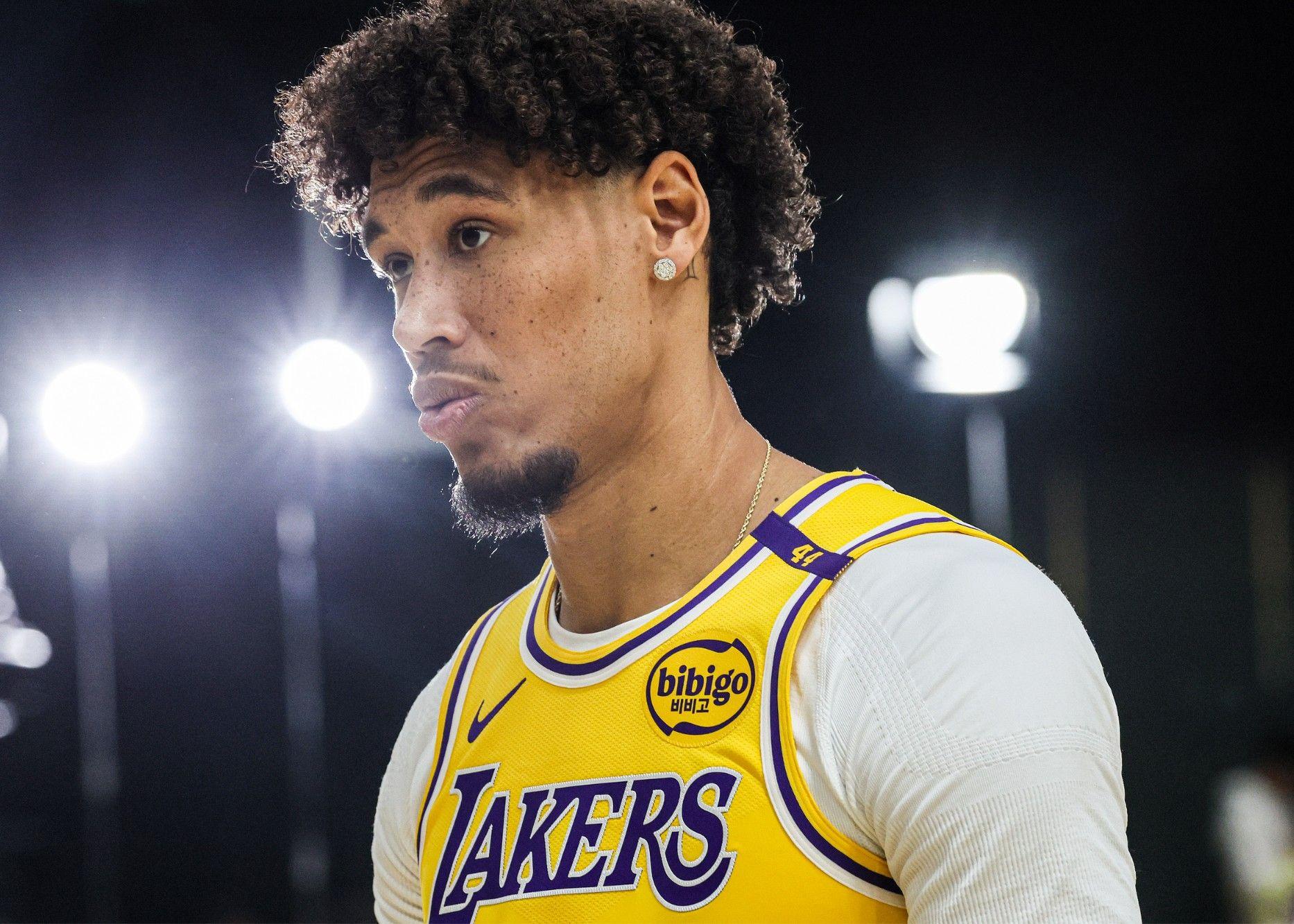 NBA：海斯上赛季场均7.8分钟惹争议，湖人休赛期续约并引入艾顿