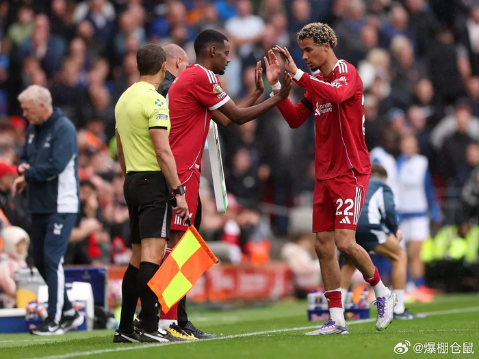 英超｜利物浦1道难题：让伊萨克与埃基蒂克共存，卡拉格发飙