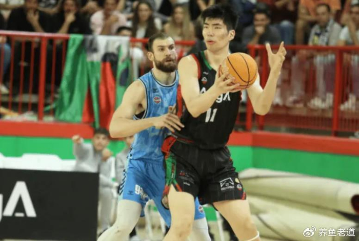 西乙3场场均5分5篮板：余嘉豪中锋主力身份在异国被打回原形