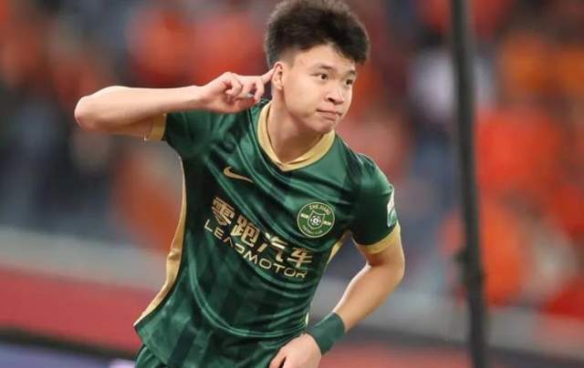 中超第7名不是偶然：卡内达押注王钰栋，国足能否靠年轻拼出未来